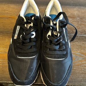 Reebok Classic Black Sneakers with White Lining